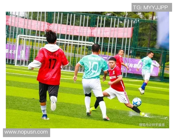 刘邦与足球明星同框合影展现历史与现代体育的奇妙交融 刘邦与足球明星同框合影展现历史与现代体育的奇妙交融